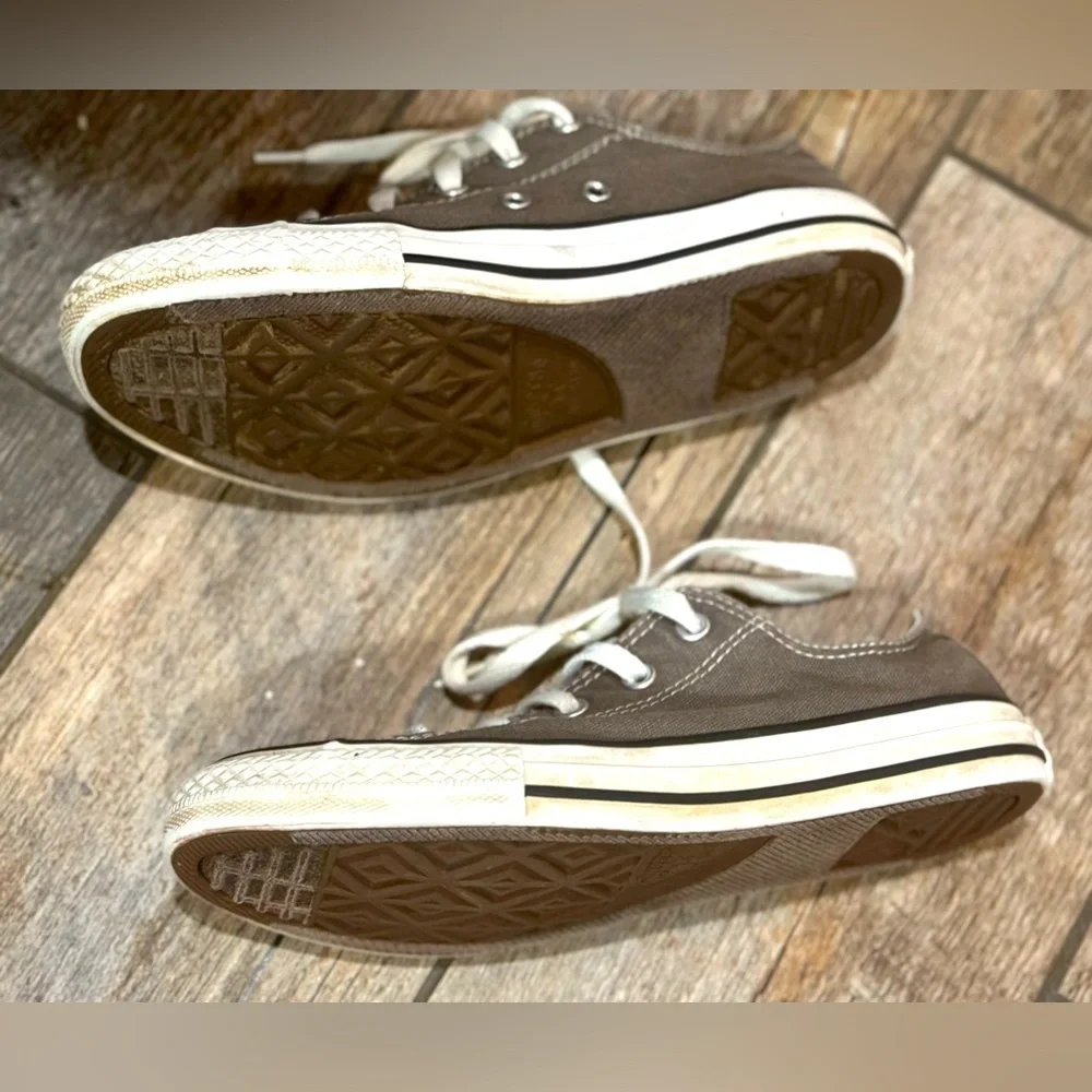 Converse Shoes​​